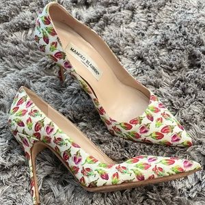 Manolo Blahnik strawberry pumps size 6